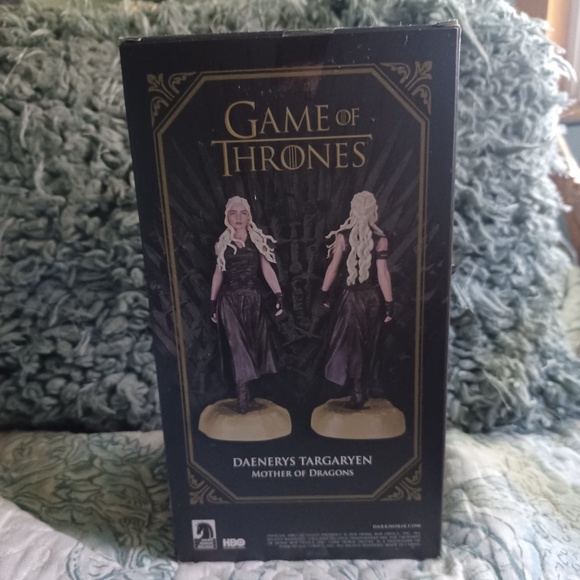 BNIB Dark Horse Comics Game of Thrones Daenerys Targaryen Deluxe Figure - Picture 5 of 6